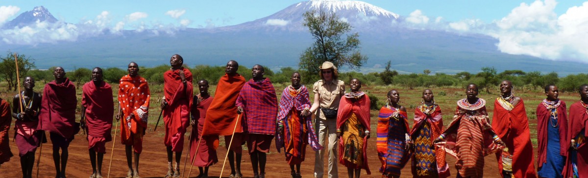 Massai vor der Kulisse des Kilimanjaro