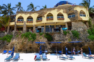 Blick auf das Bahari Beach Hotel vom Nyali Strand