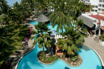 Pool und Garten im Bamburi Beach Hotel