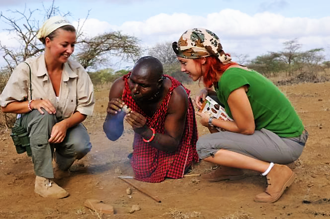Familiensafari-Safari-in-Kenia-Massai-Masai-Urlauber-in-Kenia-Safari