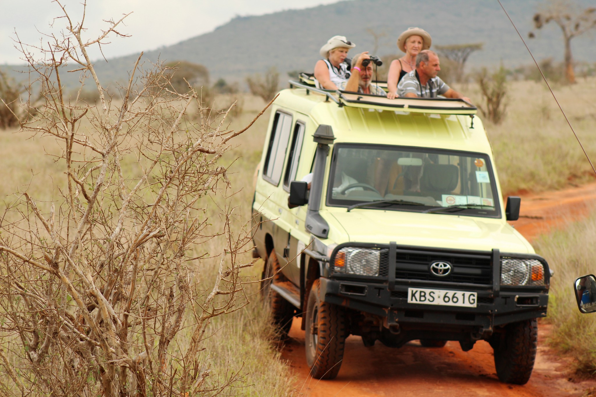 Im Jeep durch den Tsavo Ost Nationalpark
