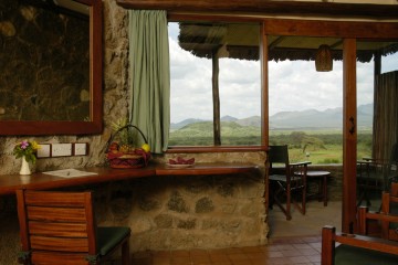 Wohnbereich des Zimmers in der Kilaguni Serena Lodge