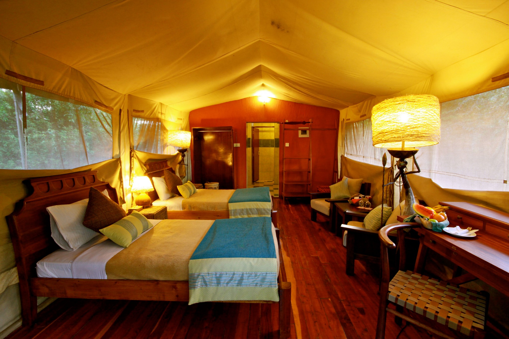 stilvoll afrikanisch gestaltetes Zelt im Mara Leisure Camp