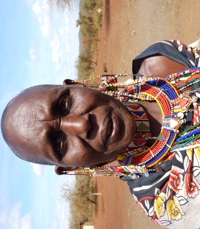 Einheimische Bevoelkerung-Kenia-Safari-Massai-Masai-Krieger-Bemalung-geschmueckt