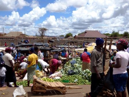 Ein Markt in Kenia - Neu Verbot von Plastiktüten