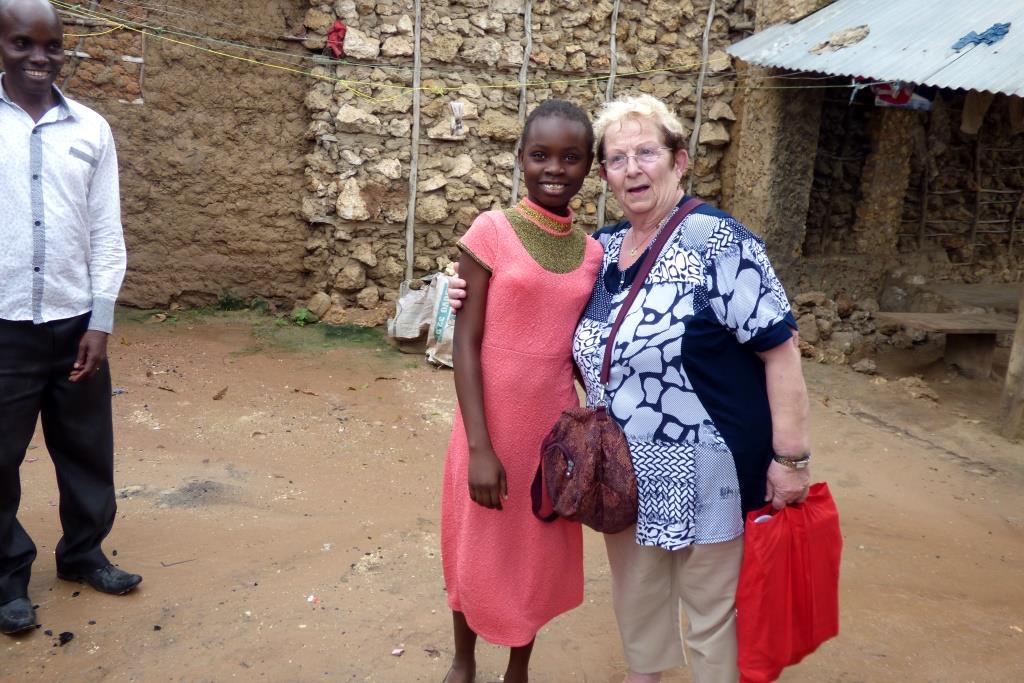 Kenia Gruppenreise mit Keniaspezialist Reisekontor Schmidt - zu Besuch beim Patenkind - Kenia-Urlaub mit Kenia Safari Reise