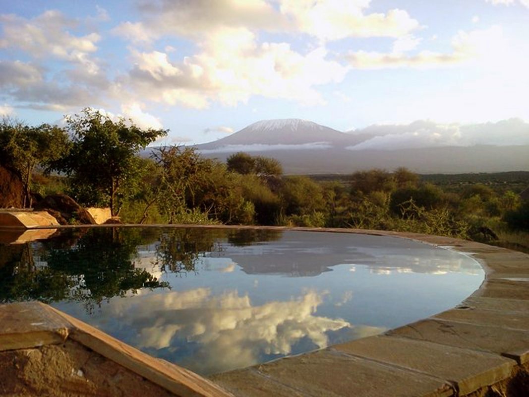 Satao-Elerai-Camp-Ausblick-am-Pool-Kenia