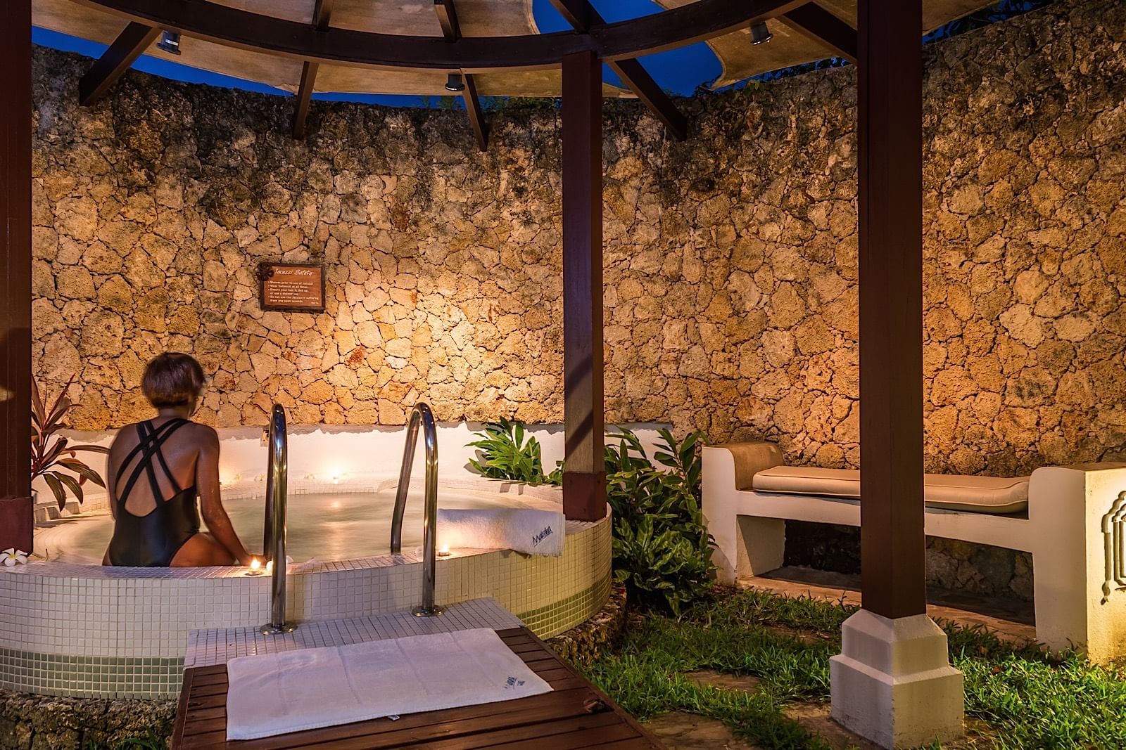 Kenia Hotel Serena Beach Resort & Spa Shanzu Beach Jacuzzi-at-maisha-spa