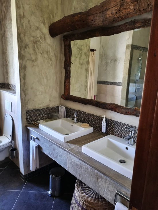 Kenia Hotel Severin Sea Lodge - Kitani Suite Bad