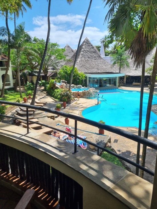 Kenia Hotel Severin Sea Lodge - Ausblick auf den Pool