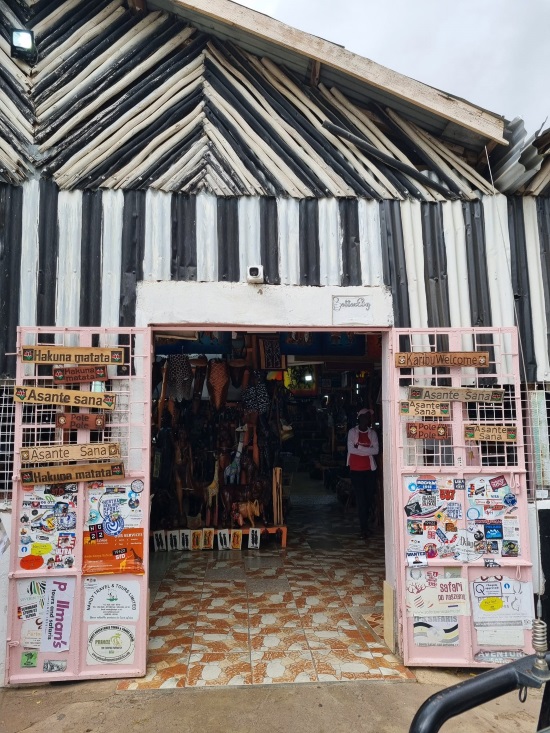 Keniareise Souveniershop auf Safari