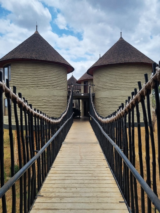 Kenia Safariunterkunft Salt Lick Safari Lodge - Hängebrücke - keniaurlaub.de