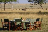 Frühstück mit Blick auf Elefanten im Governors Camp
