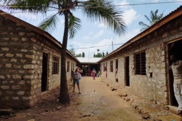 Schulgebäude unserer Patenschule in Kenia